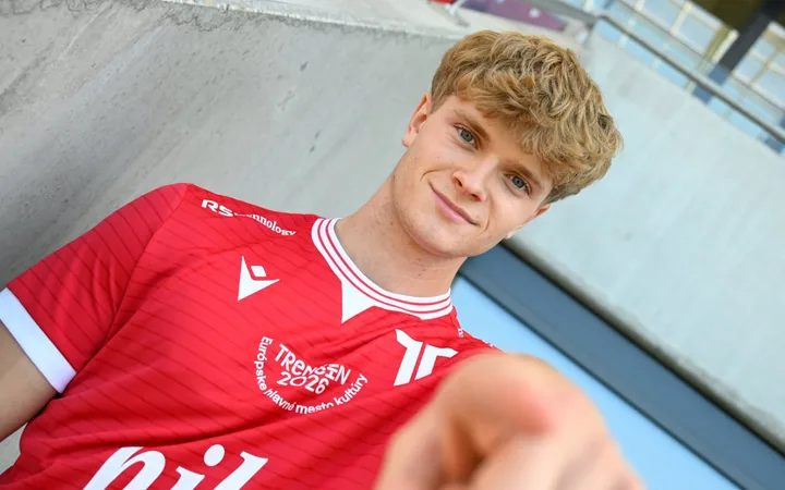 Uhlárik podpísal prvý profesionálny kontrakt