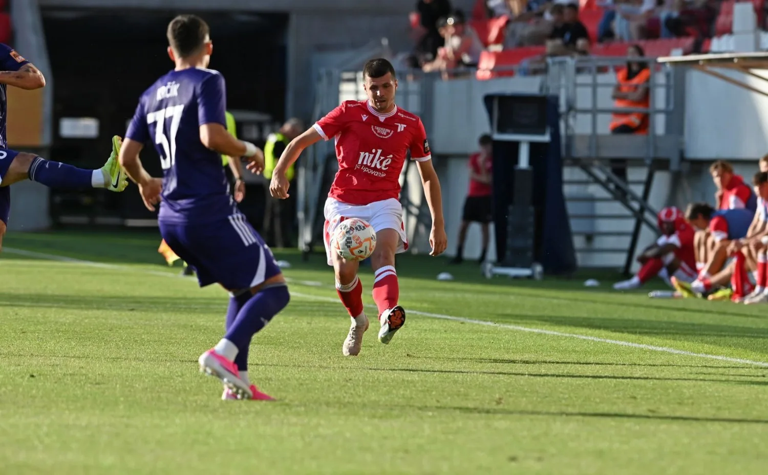 Zostrih zo zápasu 1. kola Niké ligy proti KFC Komárno